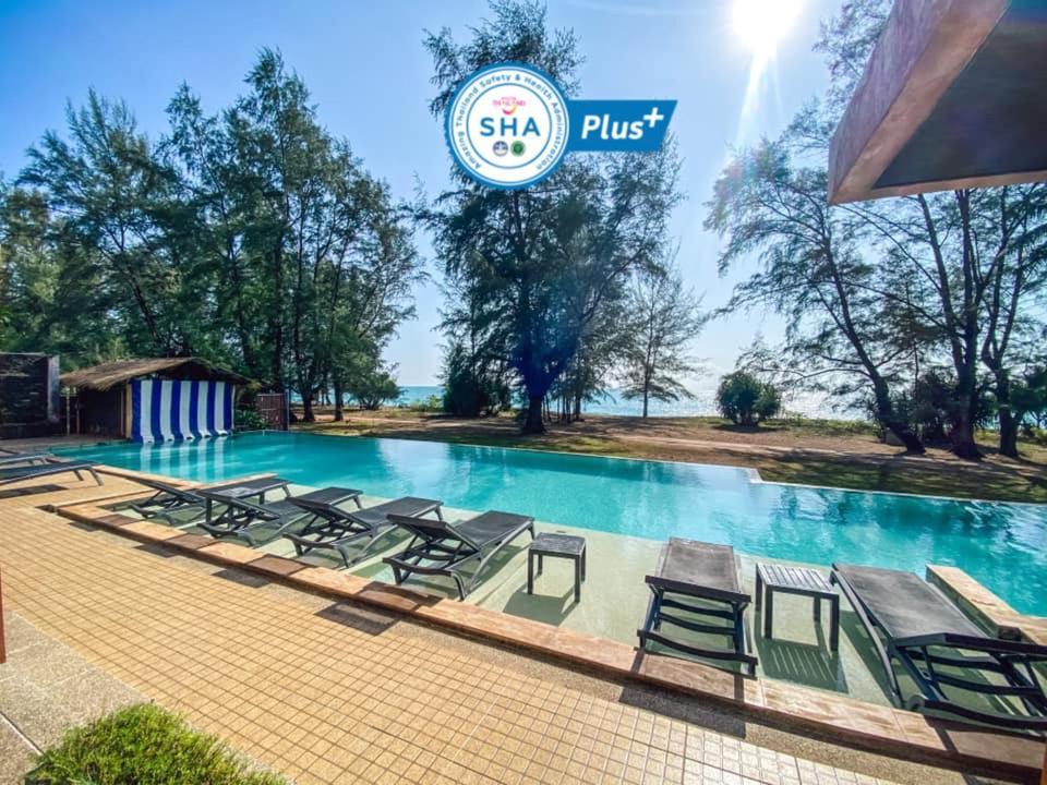 Coriacea Beachfront Boutique Phuket Resort - Sha Plus Maikhau-part Kültér fotó