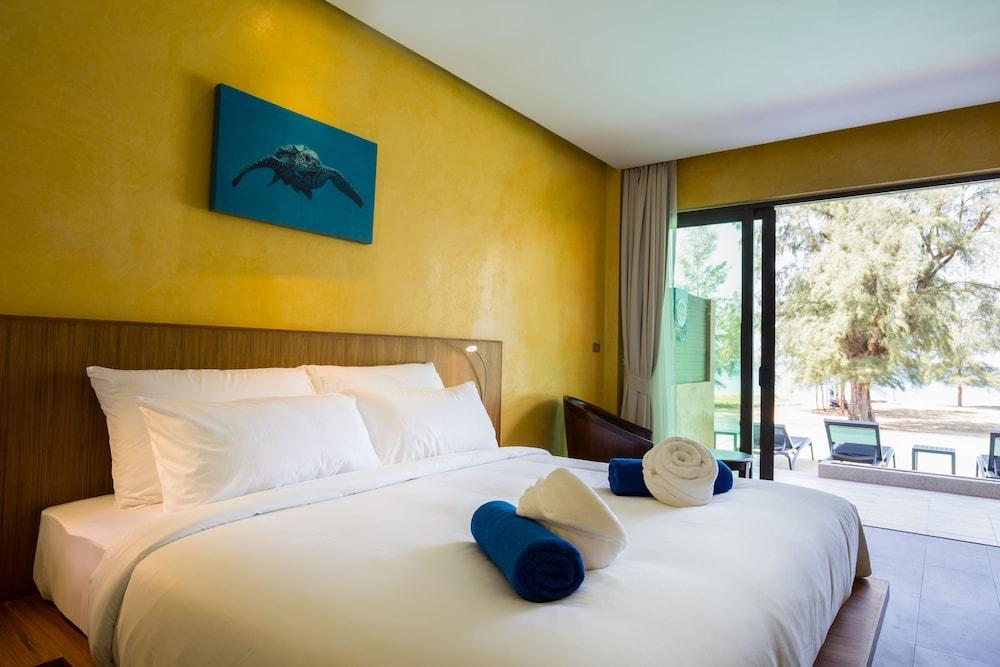 Coriacea Beachfront Boutique Phuket Resort - Sha Plus Maikhau-part Kültér fotó