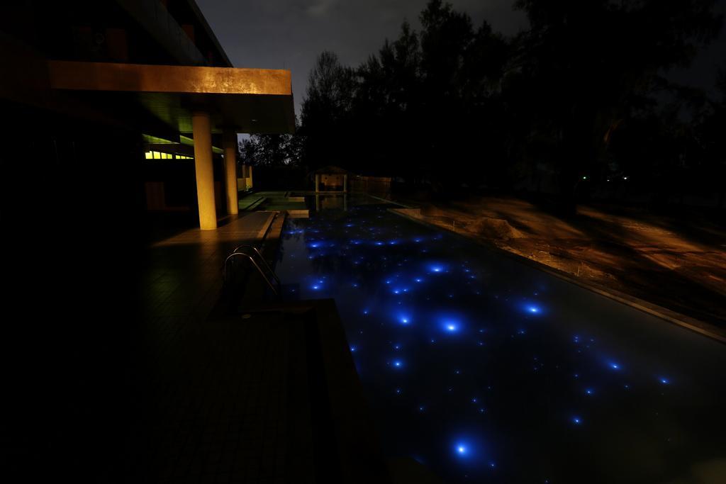 Coriacea Beachfront Boutique Phuket Resort - Sha Plus Maikhau-part Kültér fotó