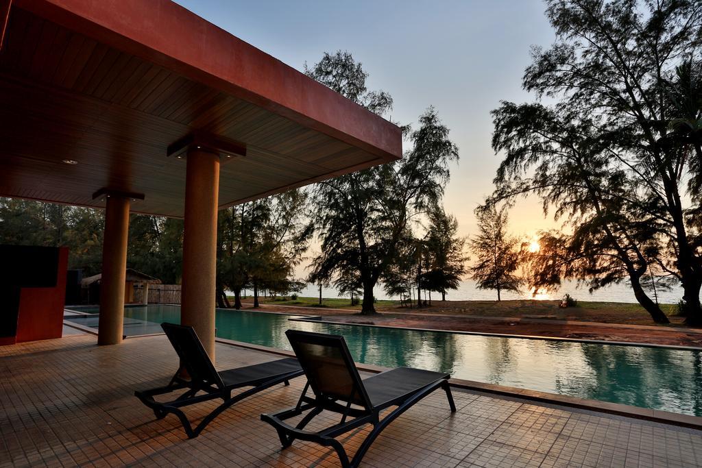 Coriacea Beachfront Boutique Phuket Resort - Sha Plus Maikhau-part Kültér fotó