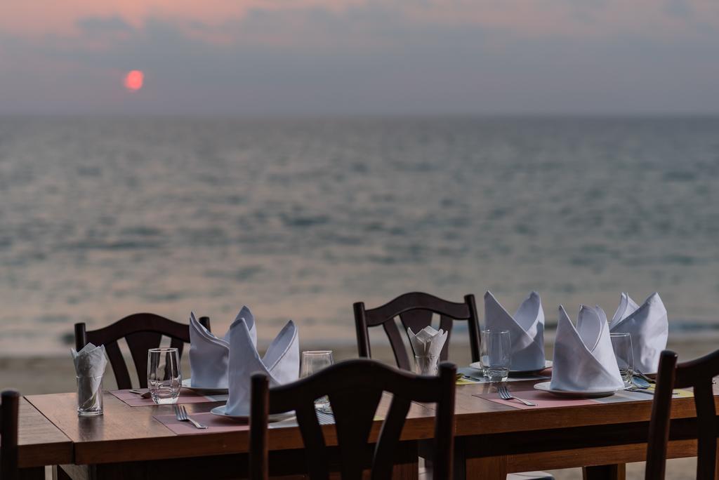 Coriacea Beachfront Boutique Phuket Resort - Sha Plus Maikhau-part Kültér fotó