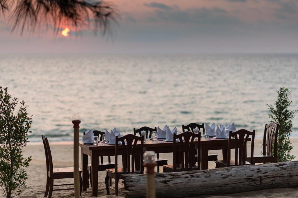 Coriacea Beachfront Boutique Phuket Resort - Sha Plus Maikhau-part Kültér fotó