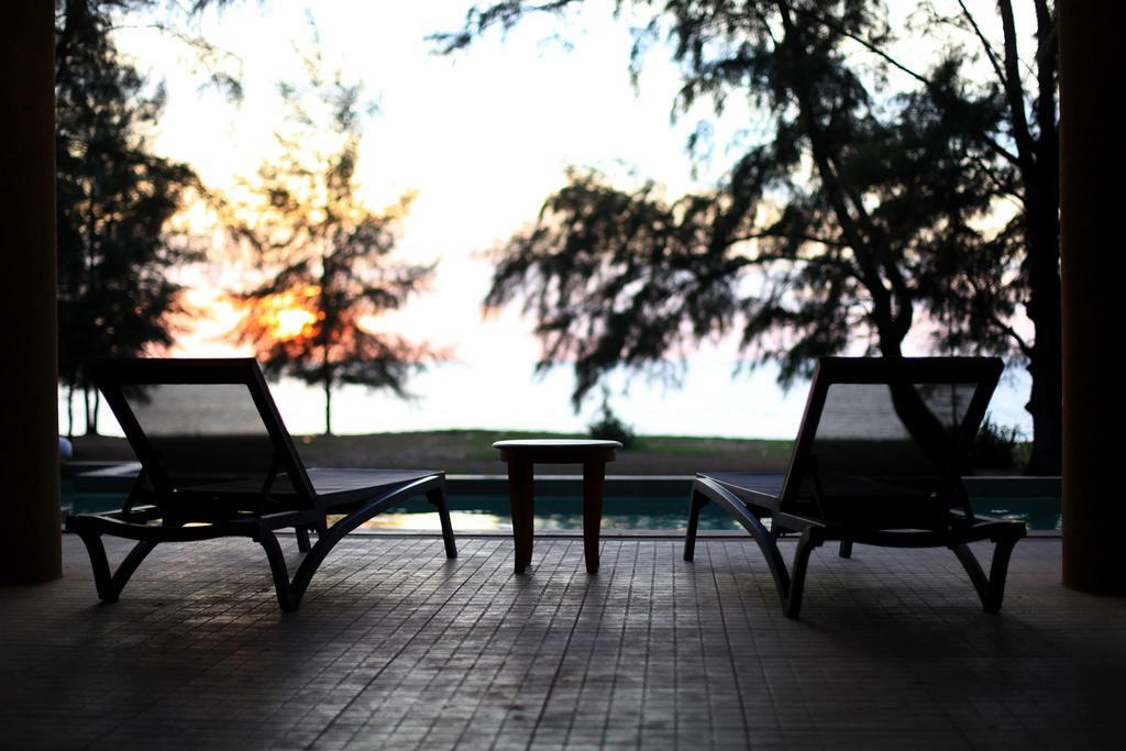 Coriacea Beachfront Boutique Phuket Resort - Sha Plus Maikhau-part Kültér fotó