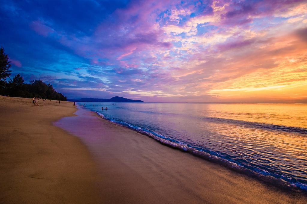 Coriacea Beachfront Boutique Phuket Resort - Sha Plus Maikhau-part Kültér fotó