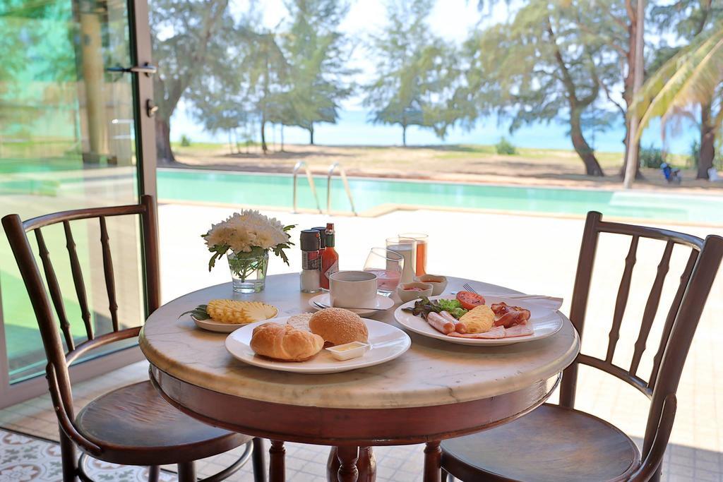 Coriacea Beachfront Boutique Phuket Resort - Sha Plus Maikhau-part Kültér fotó
