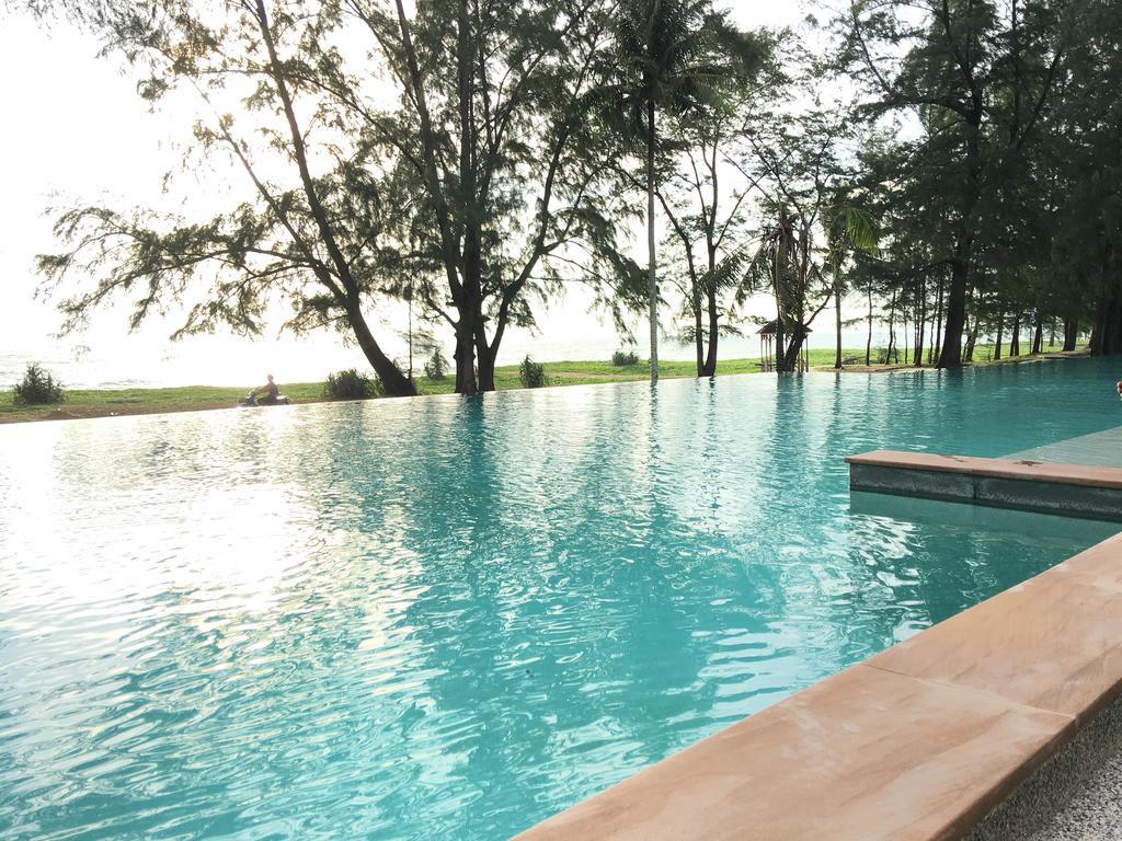Coriacea Beachfront Boutique Phuket Resort - Sha Plus Maikhau-part Kültér fotó