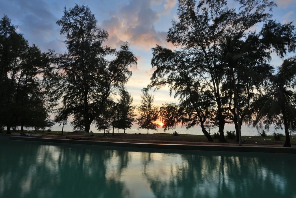 Coriacea Beachfront Boutique Phuket Resort - Sha Plus Maikhau-part Kültér fotó