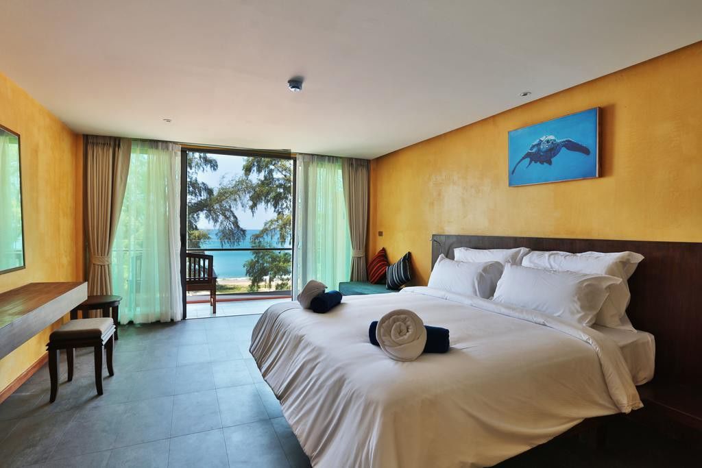 Coriacea Beachfront Boutique Phuket Resort - Sha Plus Maikhau-part Kültér fotó