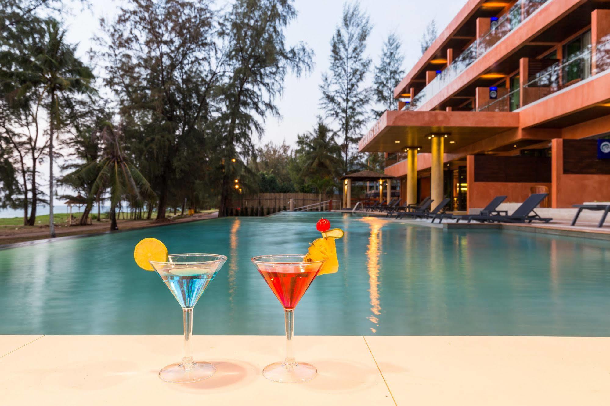 Coriacea Beachfront Boutique Phuket Resort - Sha Plus Maikhau-part Kültér fotó