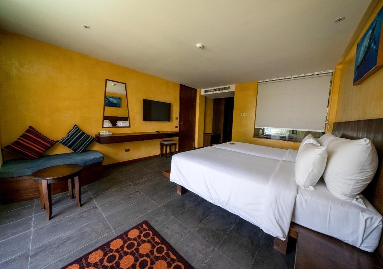 Coriacea Beachfront Boutique Phuket Resort - Sha Plus Maikhau-part Kültér fotó