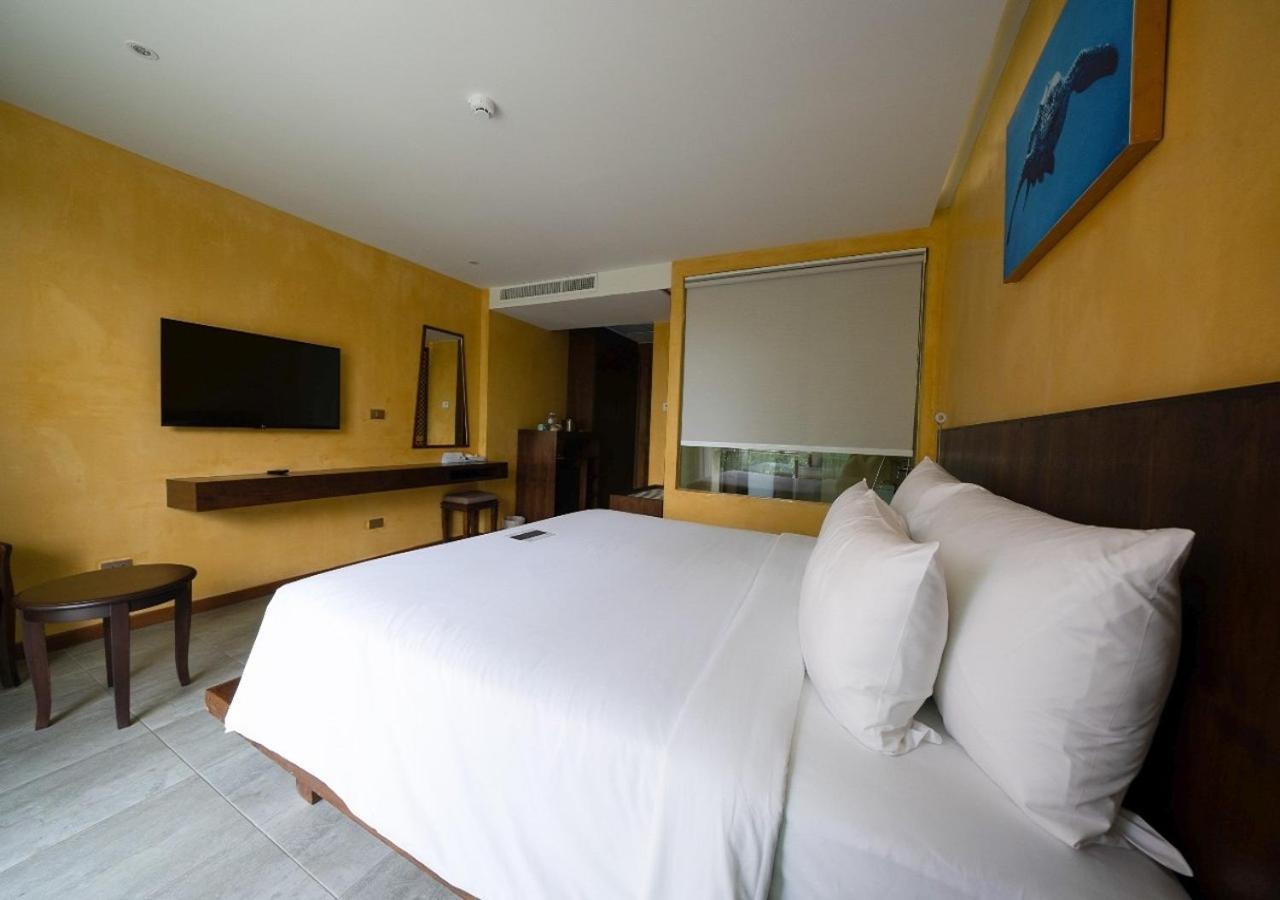 Coriacea Beachfront Boutique Phuket Resort - Sha Plus Maikhau-part Kültér fotó