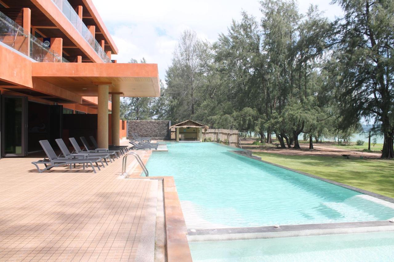 Coriacea Beachfront Boutique Phuket Resort - Sha Plus Maikhau-part Kültér fotó